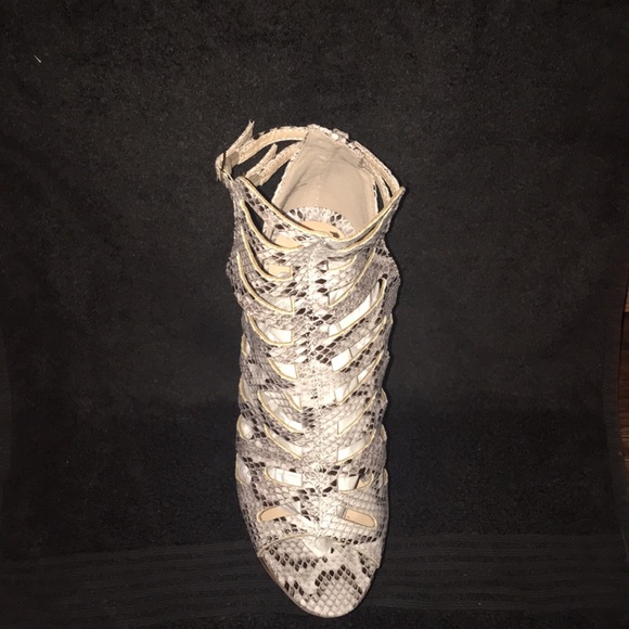 Wedge Heels - Picture 2 of 3